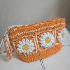 ハンドメイド　モチーフ編み　かぎ編みポーチ　グラニースクエア