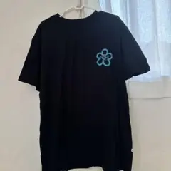 花のロゴ 黒 Tシャツ