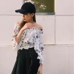 【新品タグ付き】EMODA♡ オフショルトップス
