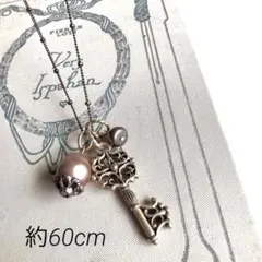 10-08番　組み合わせて楽しいチャーム3個とアンティーク色ネックレス1本