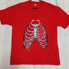 ノーリミッド風レッドTシャツ