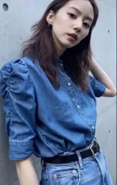 マウジー ギャザースリーブ デニムブラウス