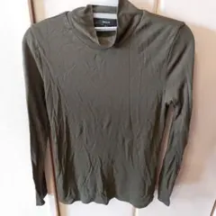 COMME CA ISM　カーキ　タートルネック　薄手　トップス