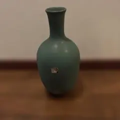 サービス品　味わいのある緑色の花瓶　産地不明で格安