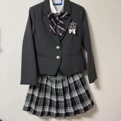 小学生　女子　卒服 グレー ジャケット　黒チェック柄スカート