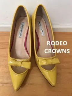 RODEOCROWNSイエロー リボン付き エナメル パンプスのサムネイル