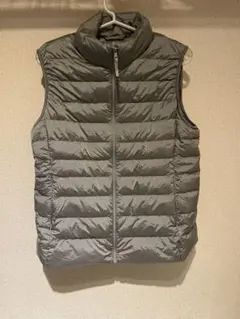 ユニクロ レディースウルトラライトダウンベスト グレー