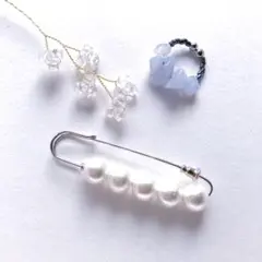 【ハンドメイド】5連ホワイトコットンパール　ブローチ☆シルバー