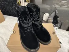 Dr. Martens 8ホール ベルベット ブーツ　着用２回の美品！のサムネイル