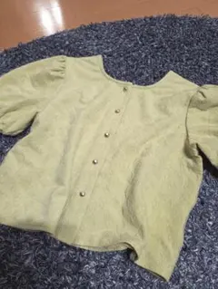 ライトグリーン パフスリーブ トップス