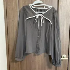 リボン付きチャコール茶色　長袖シャツ M