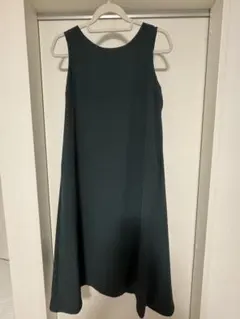 ノースリーブダークグリーンワンピース