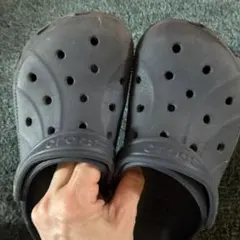 crocs サンダル 紺色 J2のサムネイル