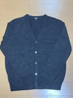 週末値下げ❗️UNIQLO Ｖネックカーディガン （PURE NEW WOOL）