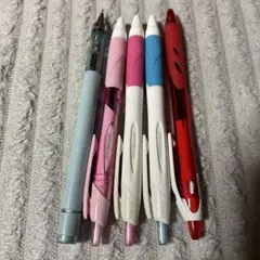 ボールペン 4本、シャープペン1本