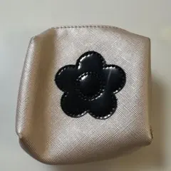 MARY QUANT フラワーモチーフポーチ
