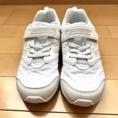 瞬足✨スニーカー　ホワイト 白　22cm