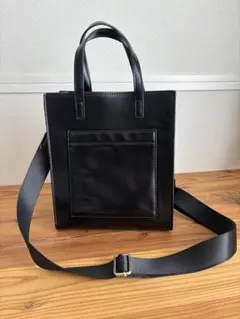 黒の合成皮革トートバッグ
