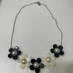 ジルバイジルスチュアート フラワーモチーフ ネックレスのサムネイル
