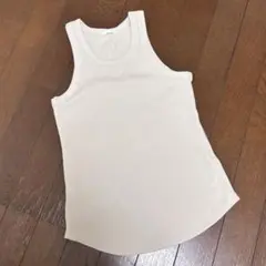 GU レディース　タンクトップ　ベージュ