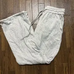 グレー ジョガーパンツ