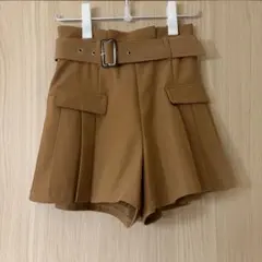 セシルマクビー　プリーツショートパンツ