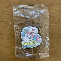 エスターバニー×くら寿司　ビッくらポン！　クリームバニー　ラバーキーホルダー