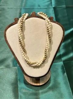 【美品】上品で高級感のある3連ツイストパール調ネックレス　ホワイト&ゴールド