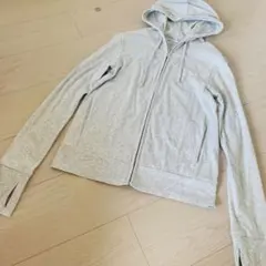 ユニクロ　Sサイズ　グレー　パーカー　長袖　レディース　羽織り