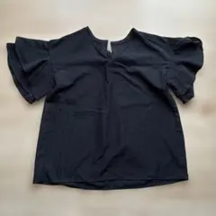 AZULby moussy 黒のフレア袖Vネックシャツ