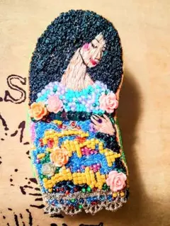 ⑧Q　ハンドメイド刺繍ビーズブローチ/キーホルダー