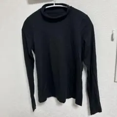 美品　黒のタートルネック長袖トップス