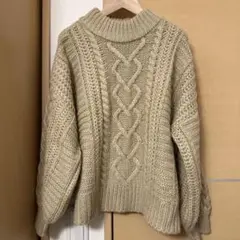 美品　INGNI イング　ボウバリ風モックネックケーブルニット　ベージュ　M