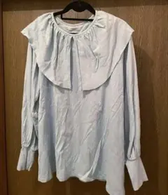 長袖シャツ　ロンT ブルー　フリルネック　ブラウス風　ブルートップス