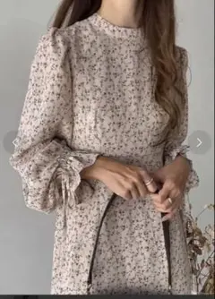 フィルー FILLOU FILLOU スタンドカラーフラワープリントワンピース