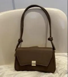 ブラウン ショルダーバッグ