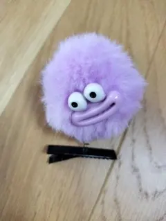 パープル ファー顔つき ヘアクリップ