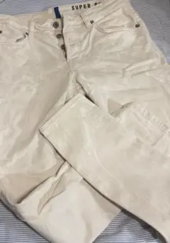 ダメージスキニーパンツ