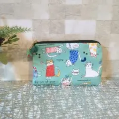 ねこ柄ポーチ　コスメポーチ　小物入れ　猫　ネコ