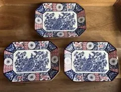 伊万里焼　角皿　孔雀に青と赤の花柄陶器皿3枚セット　昭和レトロ　一枚欠けあり