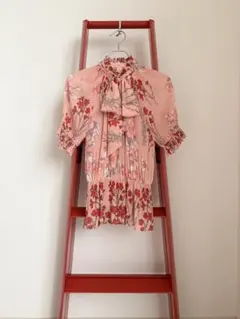 VIVIENNE TAM 花柄ピンクブラウス 半袖 VIVIENNE TAM 花柄ピンクブラウス 半袖 - メルカリ