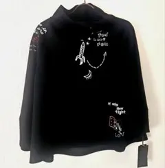 新品 RENAULT ブラック 刺繍入り ハイネック プルオーバー