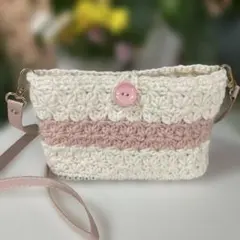 ホワイトとピンクの編み物　ポシェット、スマホショルダー