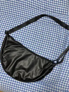 美品★UNIQLO:Cレザータッチラウンドショルダーバッグ黒
