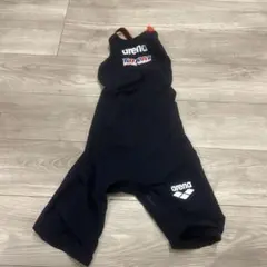 arena スポーツ用水着 赤