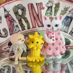 ヒグチユウコ　こはるちゃん缶バッジ　白水社　非売品 新品 台湾限定 ヒグチユウコ 樋口裕子 ガチャガチャ 缶バッジ 4個