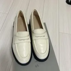 クラークス　ローファー　クリーム色のサムネイル
