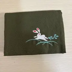 ウサギ刺繍のオリーブグリーン色のティッシュケース