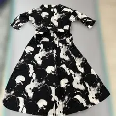黒白抽象パターン長袖ロングワンピース