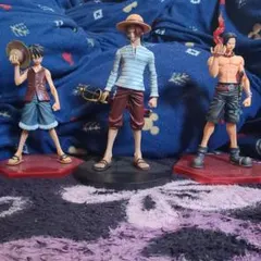 ルフィ、エース、一番クジB賞大海賊シャンクス(少年期)